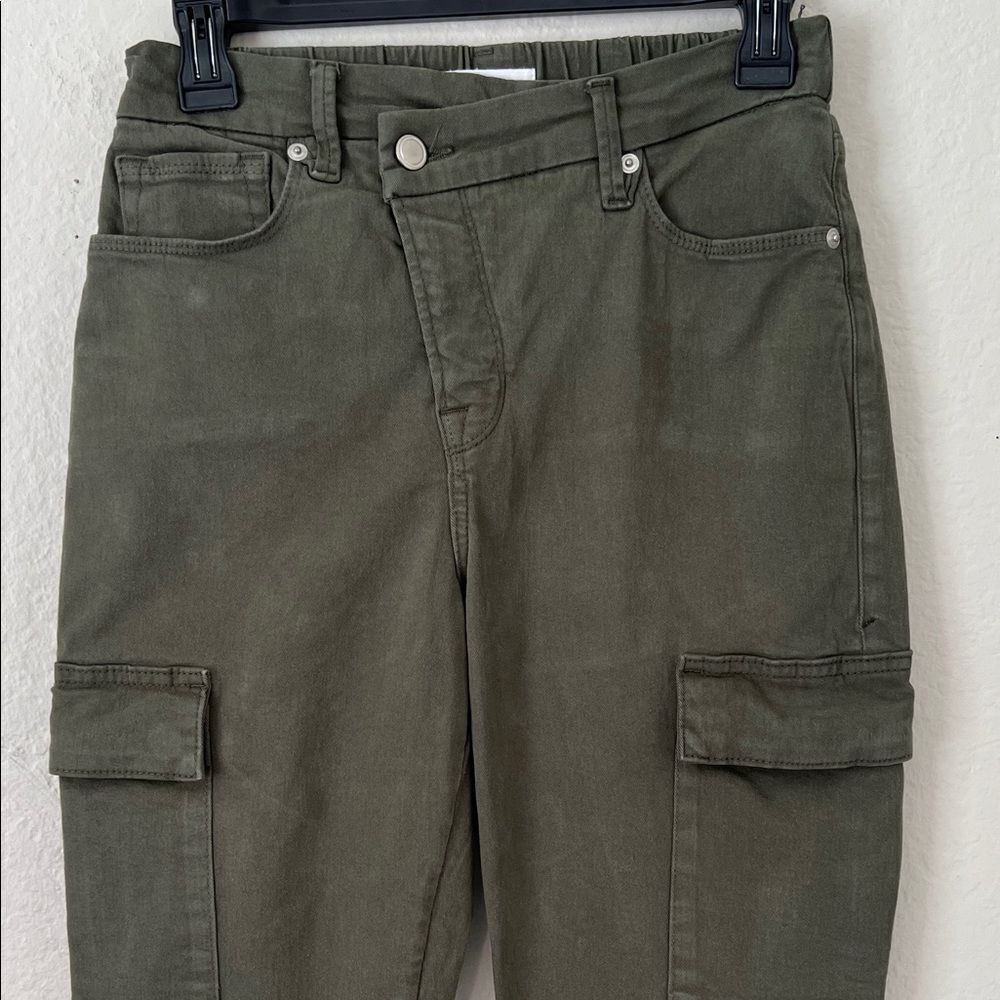 Like New! Good American Good Army Cuffed Pants Olive Green Cargo in SIze 2/26 - Picture 4 of 15